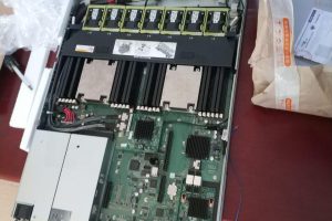 云服务器机器学习：构建和部署智能应用程序 (云服务器机器码可以固定不变吗)