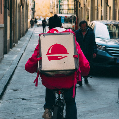 外卖服务器的价格因品牌、性能、配置和功能而异。