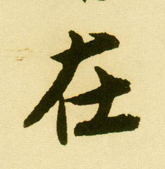 在申请服务器时，还需考虑其他潜在费用，如维护费用、升级费用等。