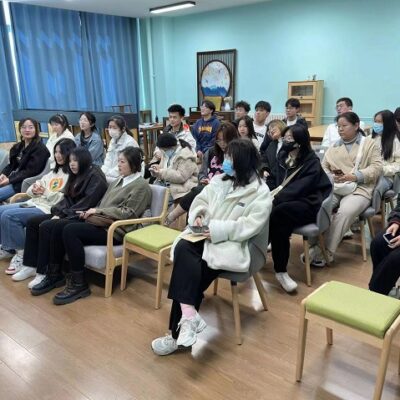同时，还需要考虑服务器防火墙的规模、复杂性和所需修复问题的严重性。