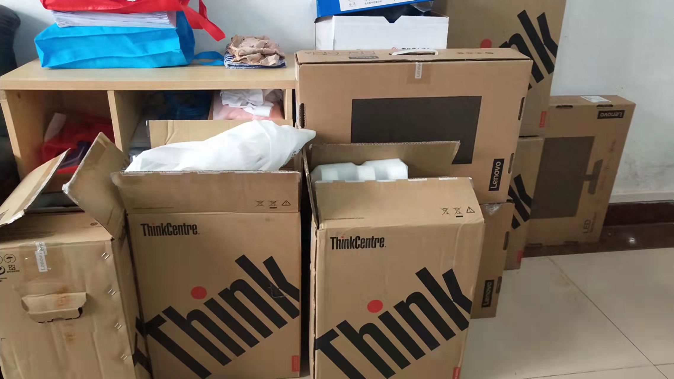 带20个电脑服务器需要多少钱