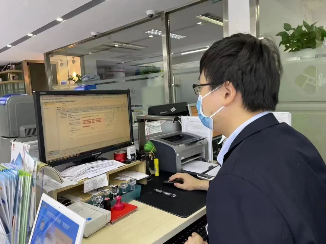 小哥了解服务器续费一年需多少钱