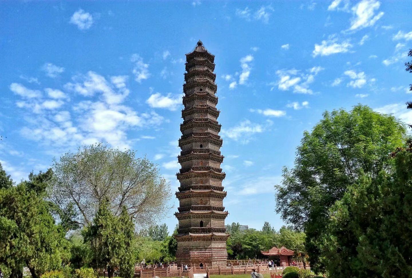 铁塔云业务在企业数字化转型中的角色