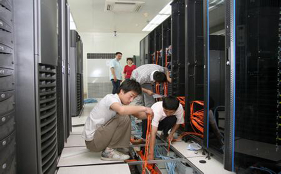 小哥了解机房服务器的赫兹频率