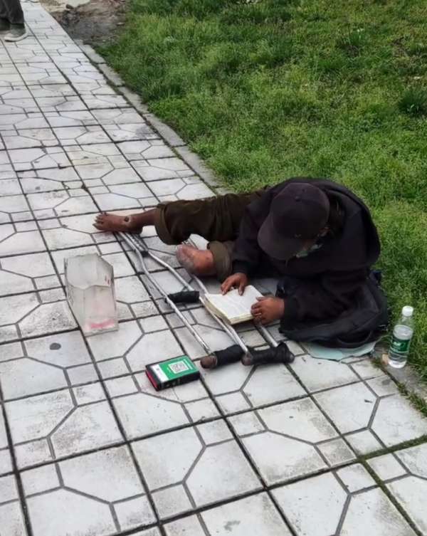 小哥了解各种机型和规格的价钱