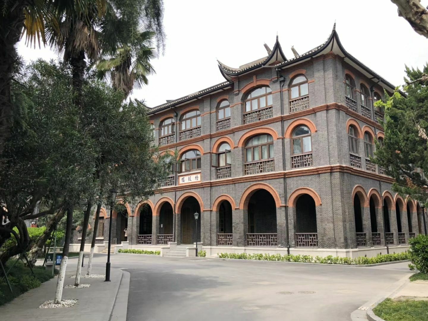 华东政法大学云与教育资源的跨界融合
