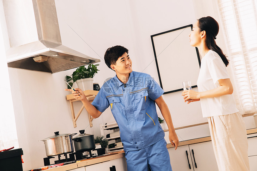 小哥了解维修成本与费用结构