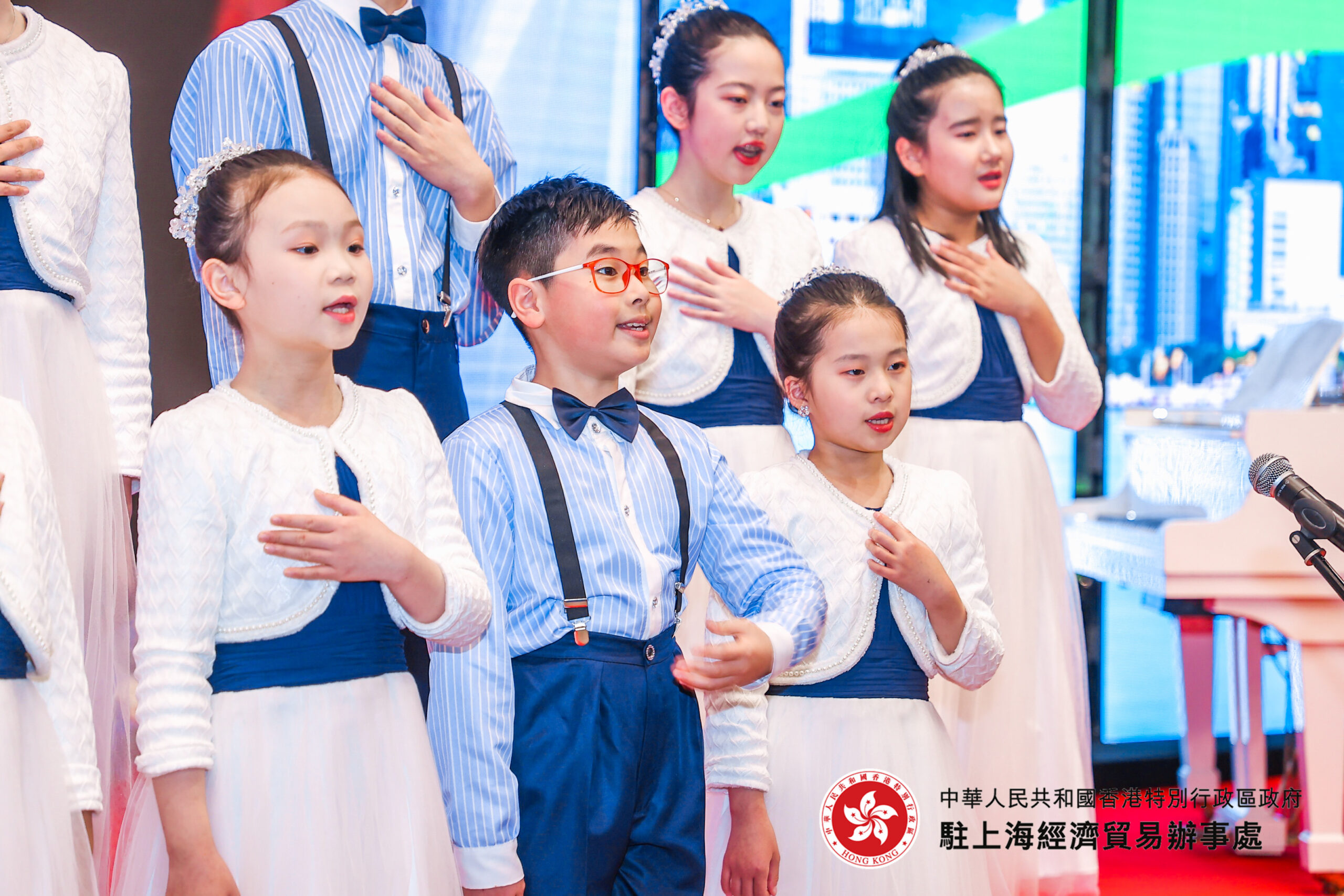 小哥了解香港服务器性能与速度优势
