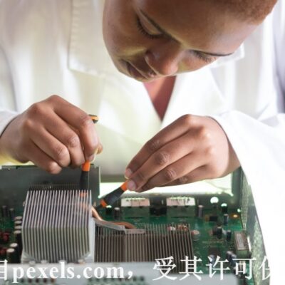 一台谷歌服务器的价格是多少？