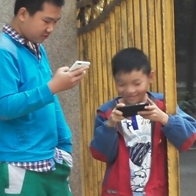 小哥探讨手游服务器性能与游戏体验之间的关系