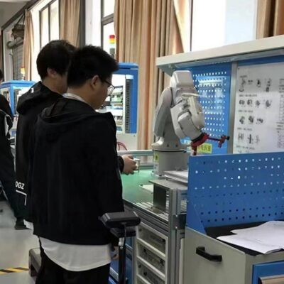 技术人员的专业水平和经验也会对修复时间产生影响。