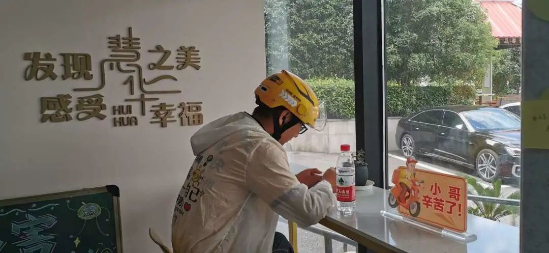 小哥了解服务器机房价格构成
